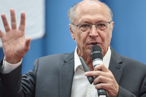 Alckmin condena ofensas de Milei e reafirma laços Brasil-Argentina