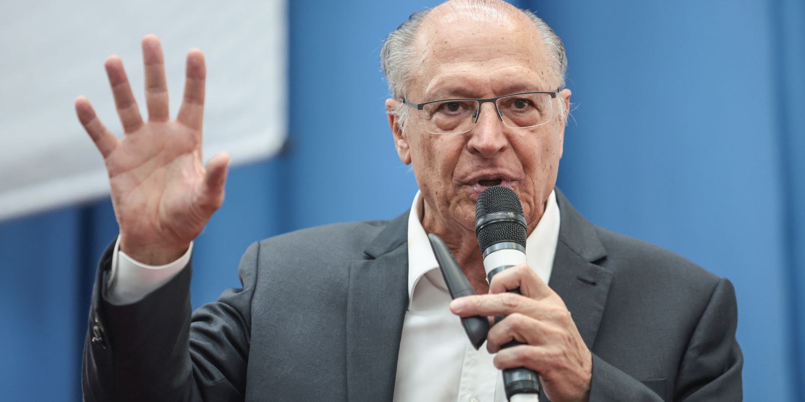 Alckmin condena ofensas de Milei e reafirma laços Brasil-Argentina