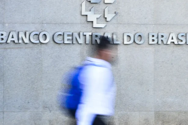 BC aponta juros de 64% ao ano no crédito às famílias