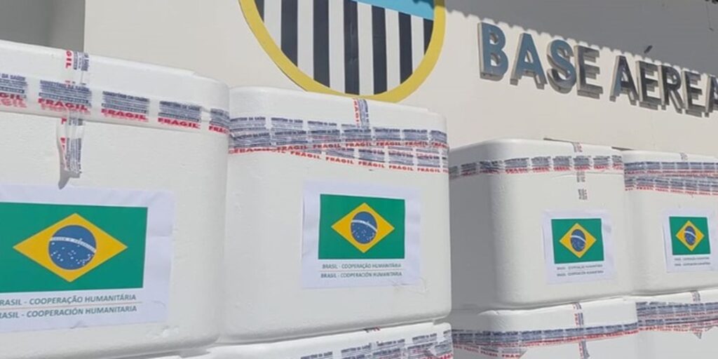 Brasil envia 690 mil doses de vacinas para ajudar a Venezuela