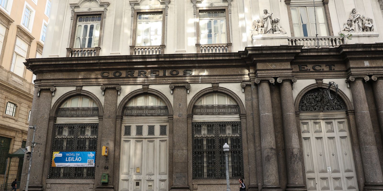 Correios leiloa sede histórica na Rua Primeiro de Março por R$53,6 mi