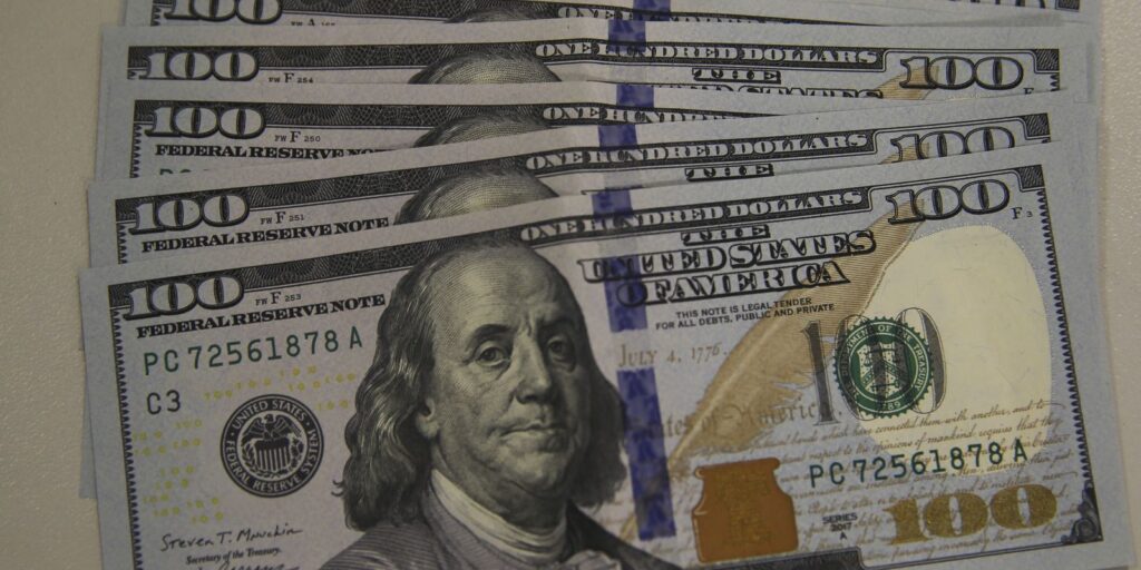 Dólar fecha em R$ 5,08 e bolsa registra quarta queda consecutiva