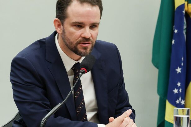 Durigan garante que dívida do Brasil é menor que a de grandes economias