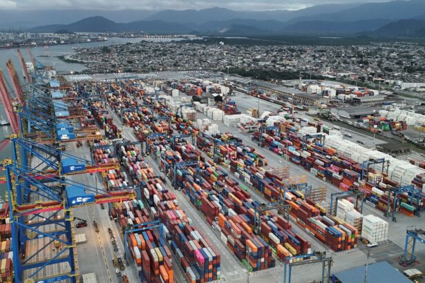 Exportações batem recorde e reduzem déficit externo para US$ 2,3 bi