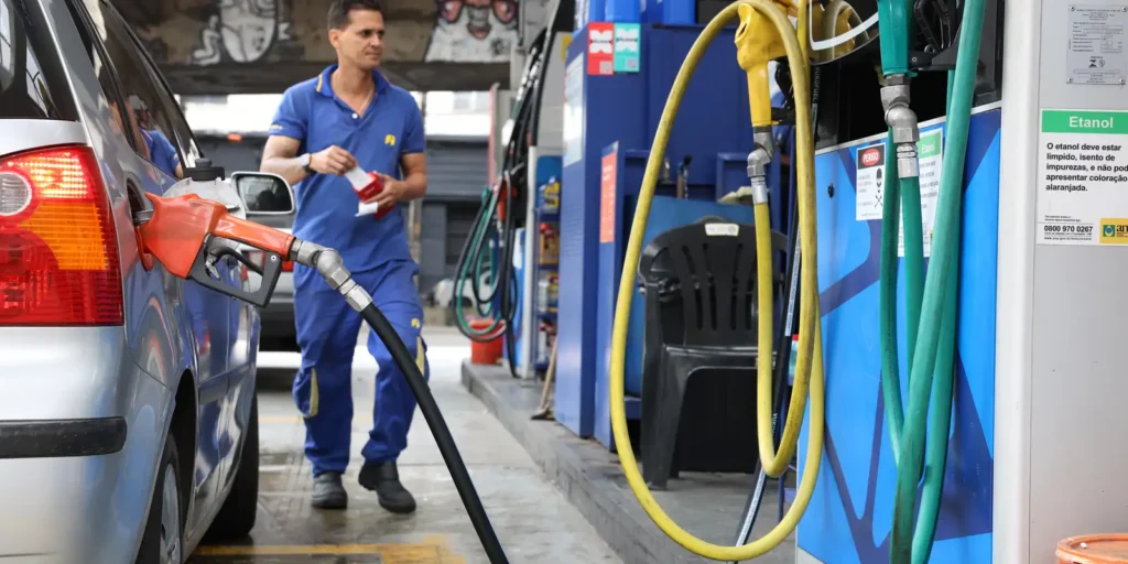 Fazenda avalia estender subsídio de R$0,44 na gasolina