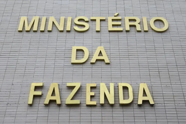 Governo reduz previsão de déficit para 2026 e aponta R$ 52 bilhões