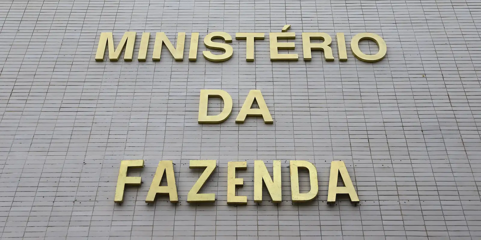 Governo reduz previsão de déficit para 2026 e aponta R$ 52 bilhões