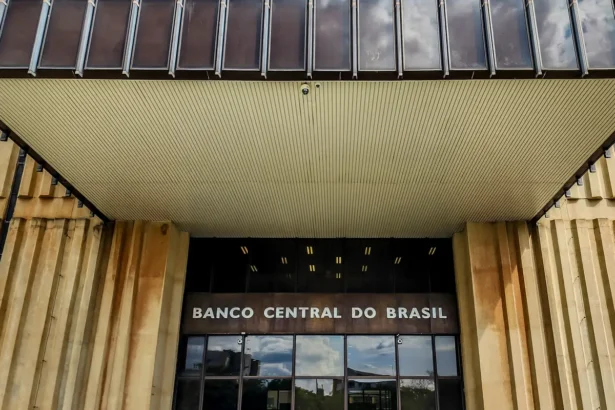 Mercado financeiro ajusta expectativa de inflação para 5,15% em 2026