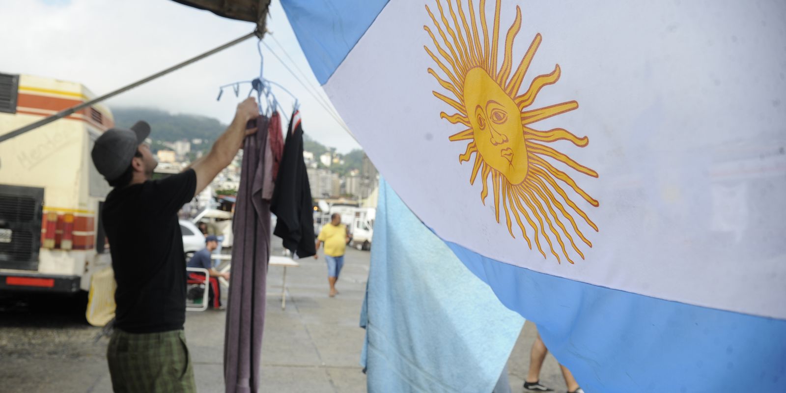 Quase metade dos jovens argentinos enfrenta vulnerabilidade social