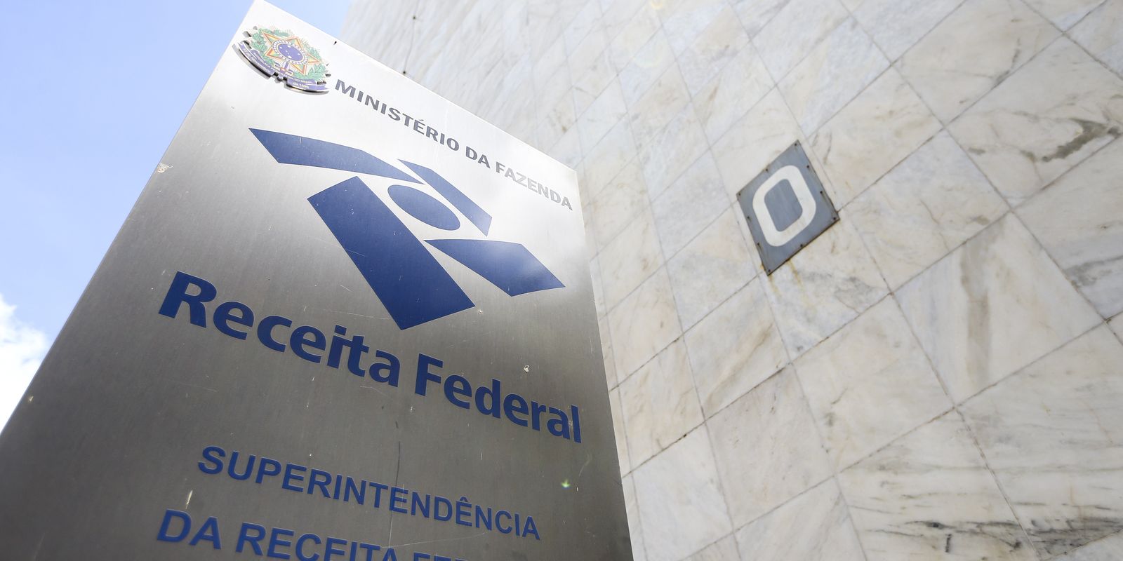 Receita Federal adiciona 17 empresas de combustíveis à lista de devedores