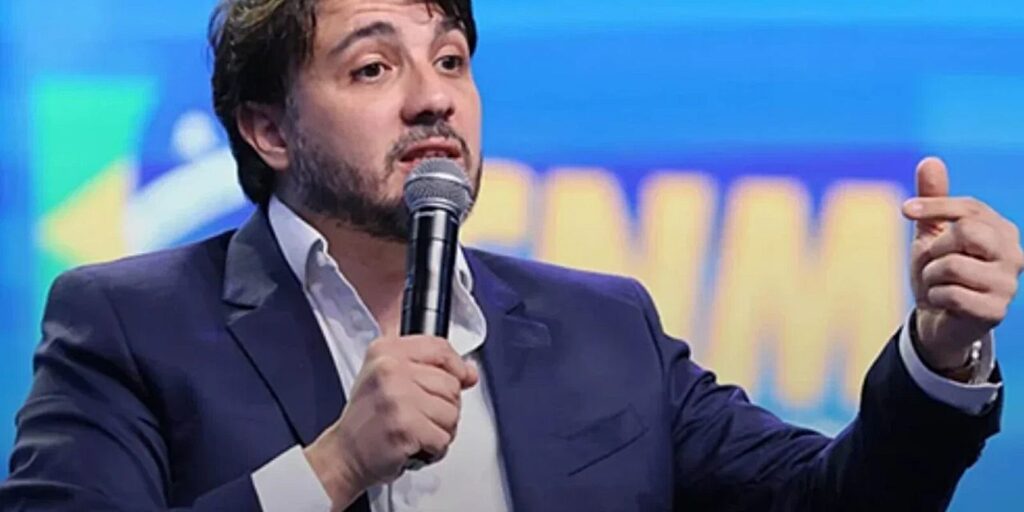 Renan Santos é oficializado como candidato à Presidência pelo Partido Missão