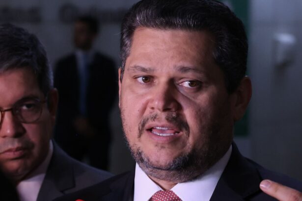 Alcolumbre envia PEC que acaba com escala 6x1 para CCJ do Senado
