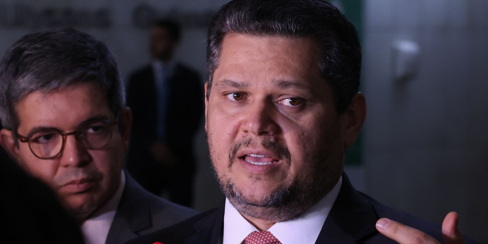 Alcolumbre envia PEC que acaba com escala 6x1 para CCJ do Senado