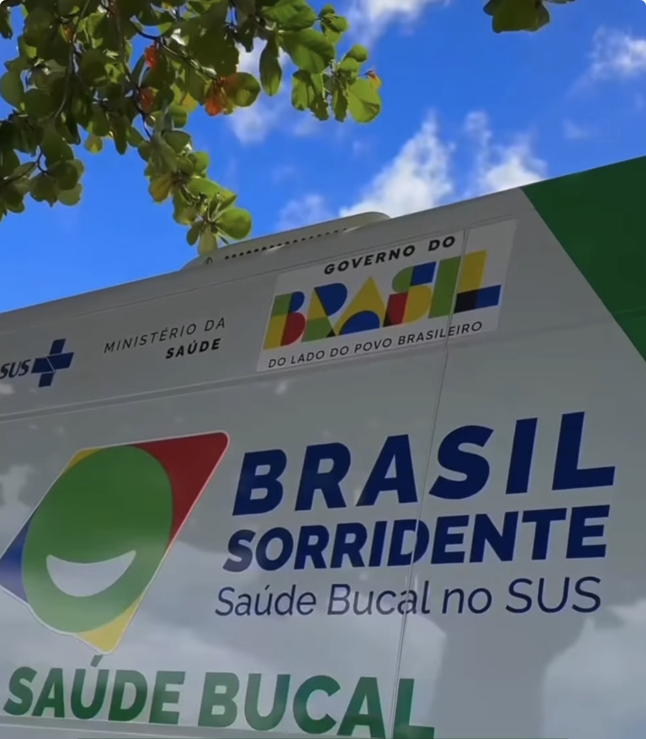 Areia Branca implanta Unidade Odontológica Móvel e leva atendimento às escolas
