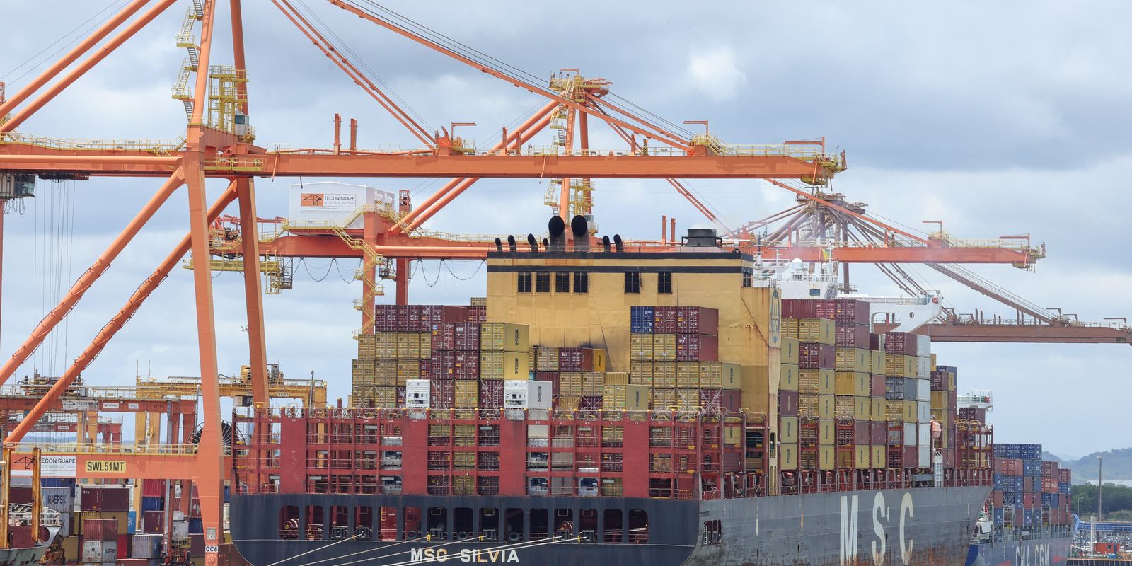 Brasil e EUA vão retomar negociações comerciais após conversa entre presidentes