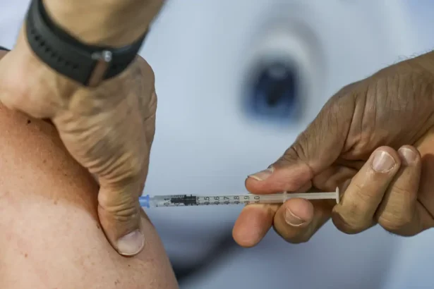 Dia D vacina crianças e reforça alerta contra o sarampo