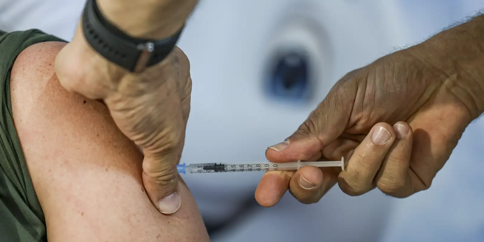Dia D vacina crianças e reforça alerta contra o sarampo