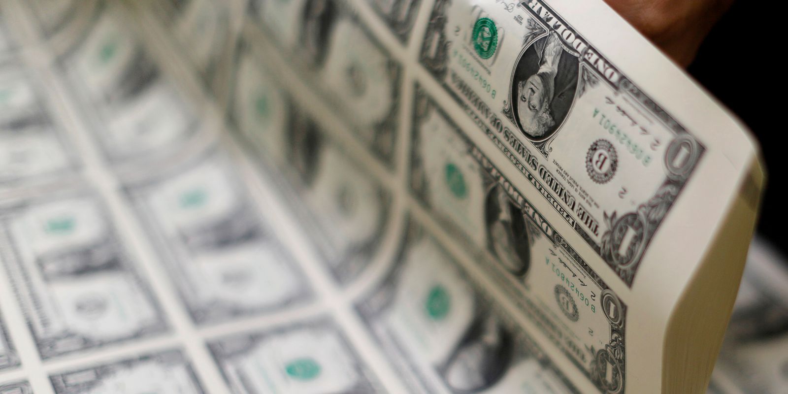 Dívida dos EUA alcança US$40 trilhões; cortes e guerra impulsionam