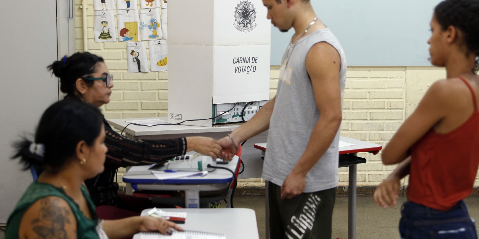 Envelhecimento reduz eleitorado jovem em 5,5 milhões até 2026