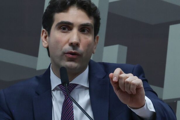 Gabriel Galípolo pede ação contra empresas que buscam usar garantia do FGC