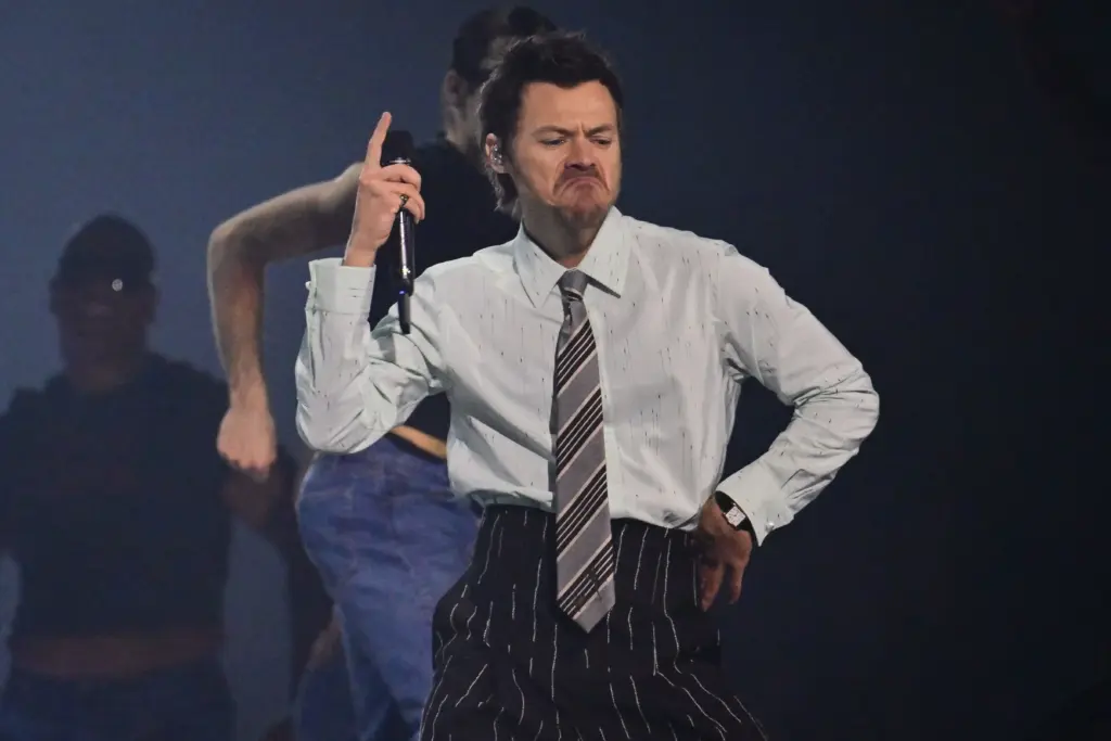 Harry Styles brinca com casamento de Taylor Swift no Madison Square Garden