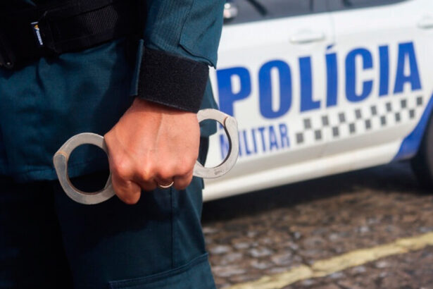 Homem detido por expor-se a adolescente em Laranjeiras