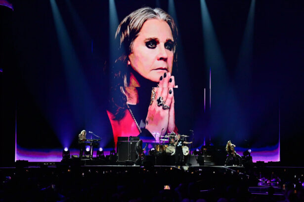Kelly Osbourne revela: corpo de Ozzy ficou em casa para despedida familiar