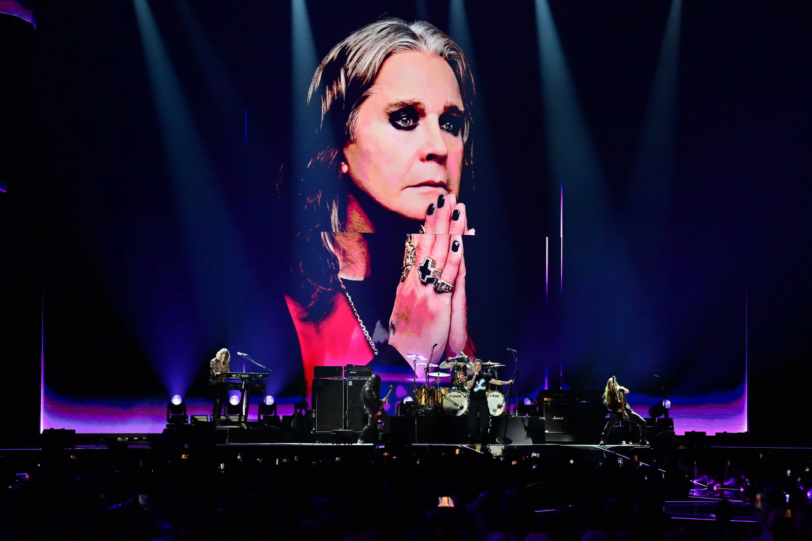 Kelly Osbourne revela: corpo de Ozzy ficou em casa para despedida familiar