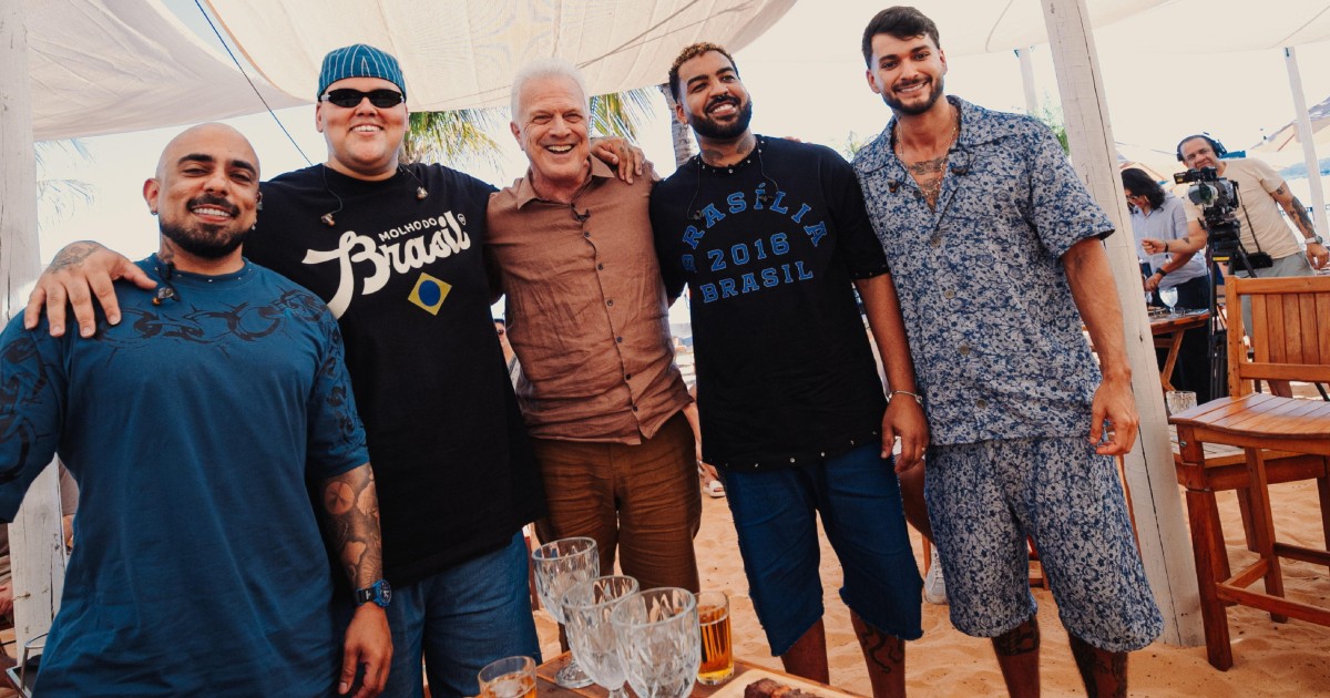 Menos É Mais volta ao 'Conversa com Bial' e revela origem do 'Churrasquinho'