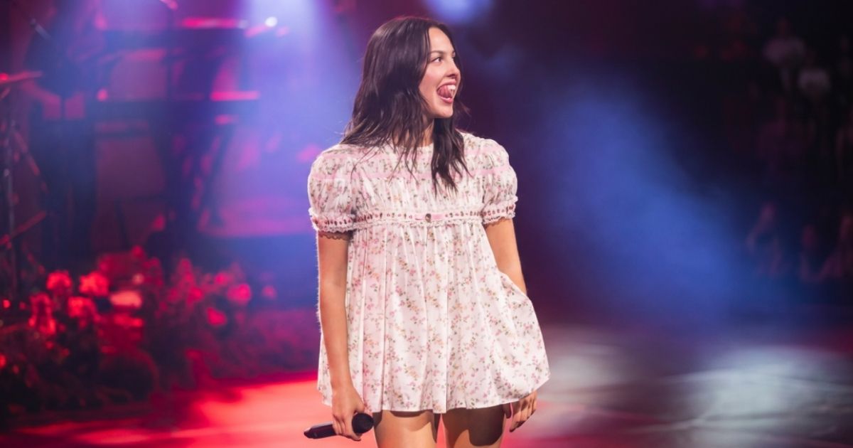 Olivia Rodrigo promove festival só com mulheres e arrecada US$20 milhões