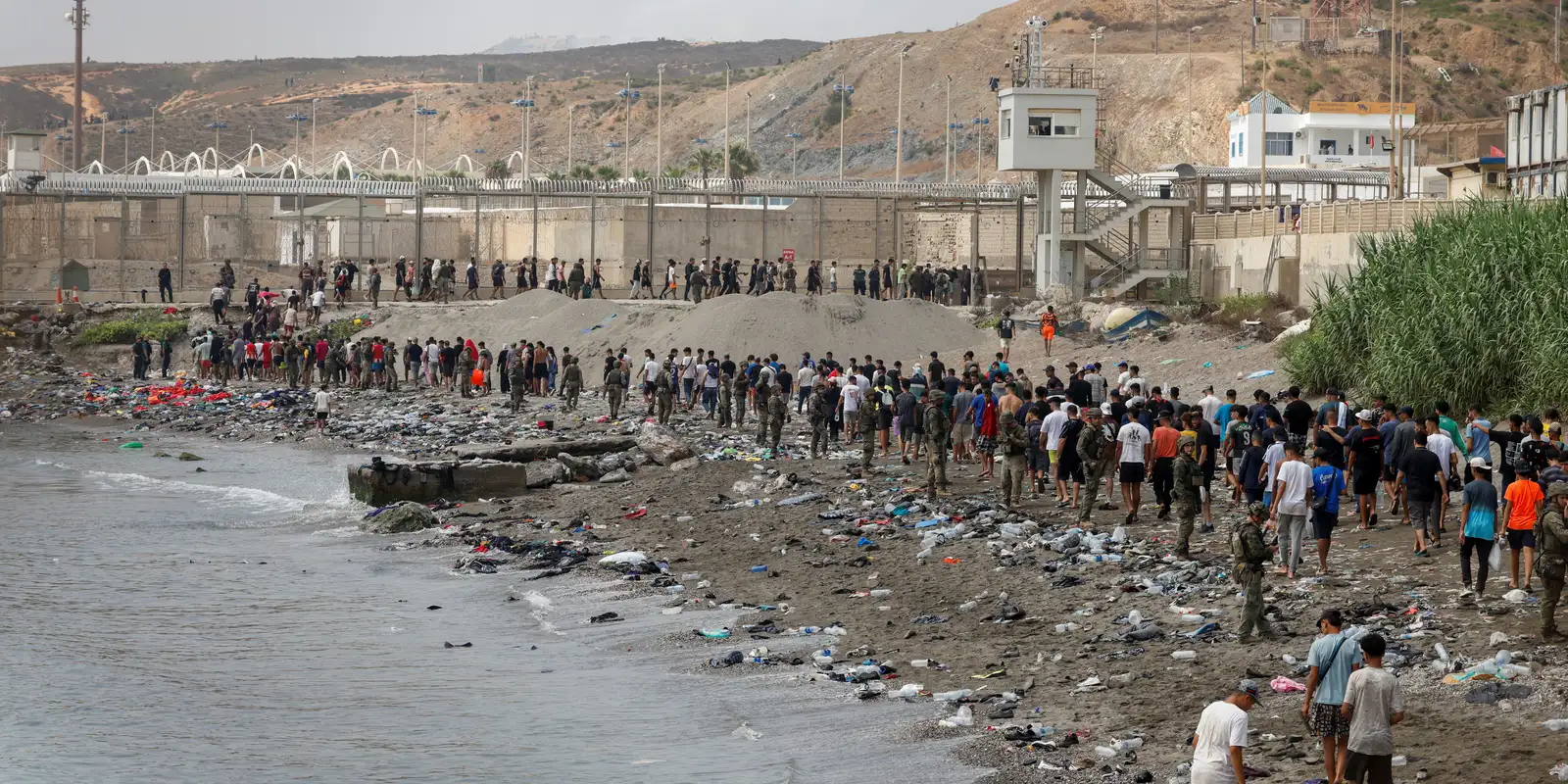 ONG responsabiliza Marrocos pelo êxodo de 50 mil rumo a Ceuta e Melilla
