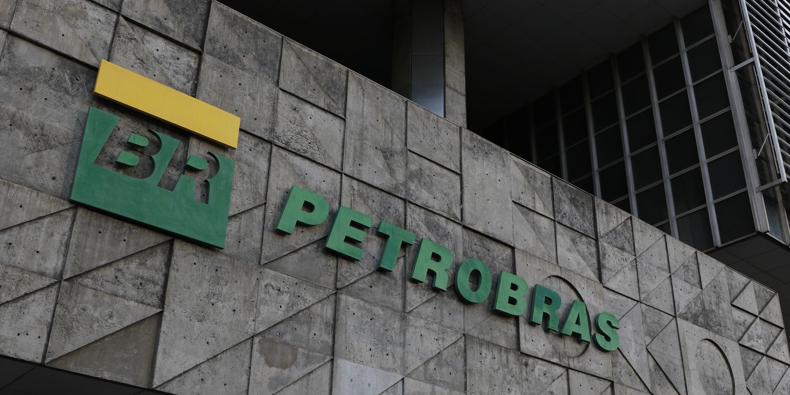 Petrobras fatura R$52,4 bi no 2º tri; produção e exportações batem recorde