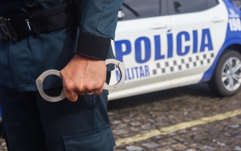Polícia prende homem suspeito de estuprar enteados em Campo do Brito