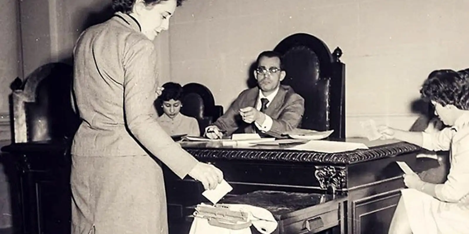 Resistência ao voto feminino persiste entre vozes históricas e atuais