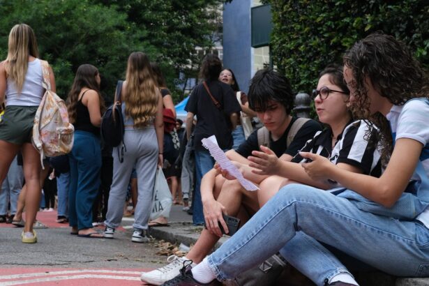 Saeb 2025 mostra melhora na educação, mas aprendizagem ainda preocupa