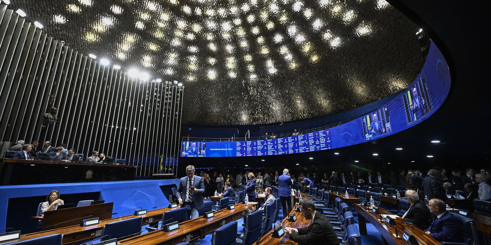 Senado aprova US$ 1,8 bi em empréstimos com garantia da União
