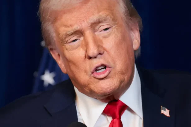 Trump assina decretos para limitar cidadania por nascimento nos EUA
