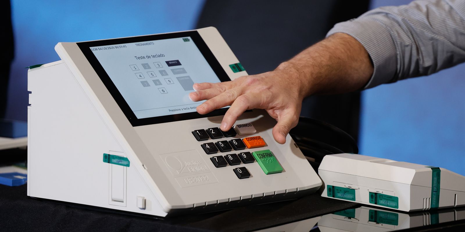 TSE amplia fiscalização e transparência do voto eletrônico para 2026