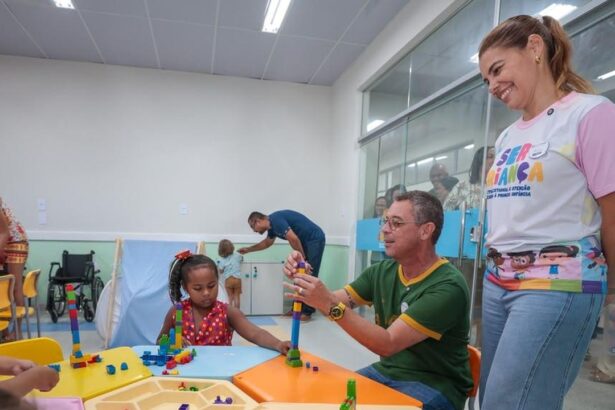 Governador Fábio Mitidieri brinca com crianças em creche do programa Ameei