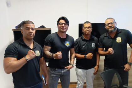 O delegado André David durante reunião com integrantes do Sindasse