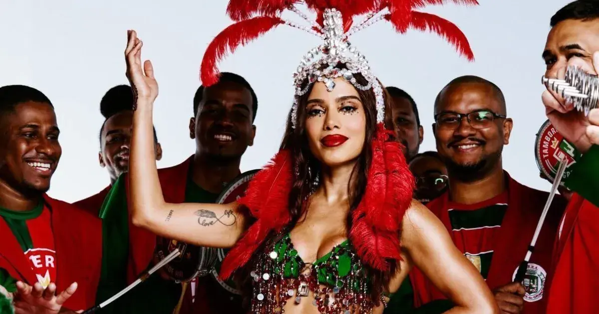 Anitta samba na quadra da Grande Rio durante festa de 38 anos