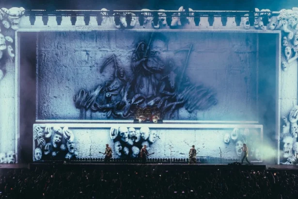 Avenged Sevenfold estreia visual inédito e palco em três atos no Rock in Rio