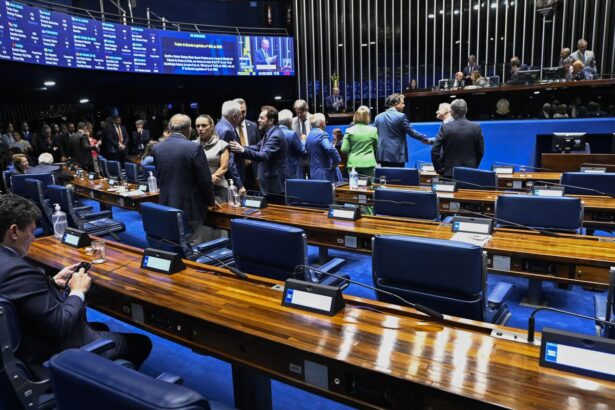 Aziz acelera votação da PEC que acaba com escala 6x1 e fixa 40h