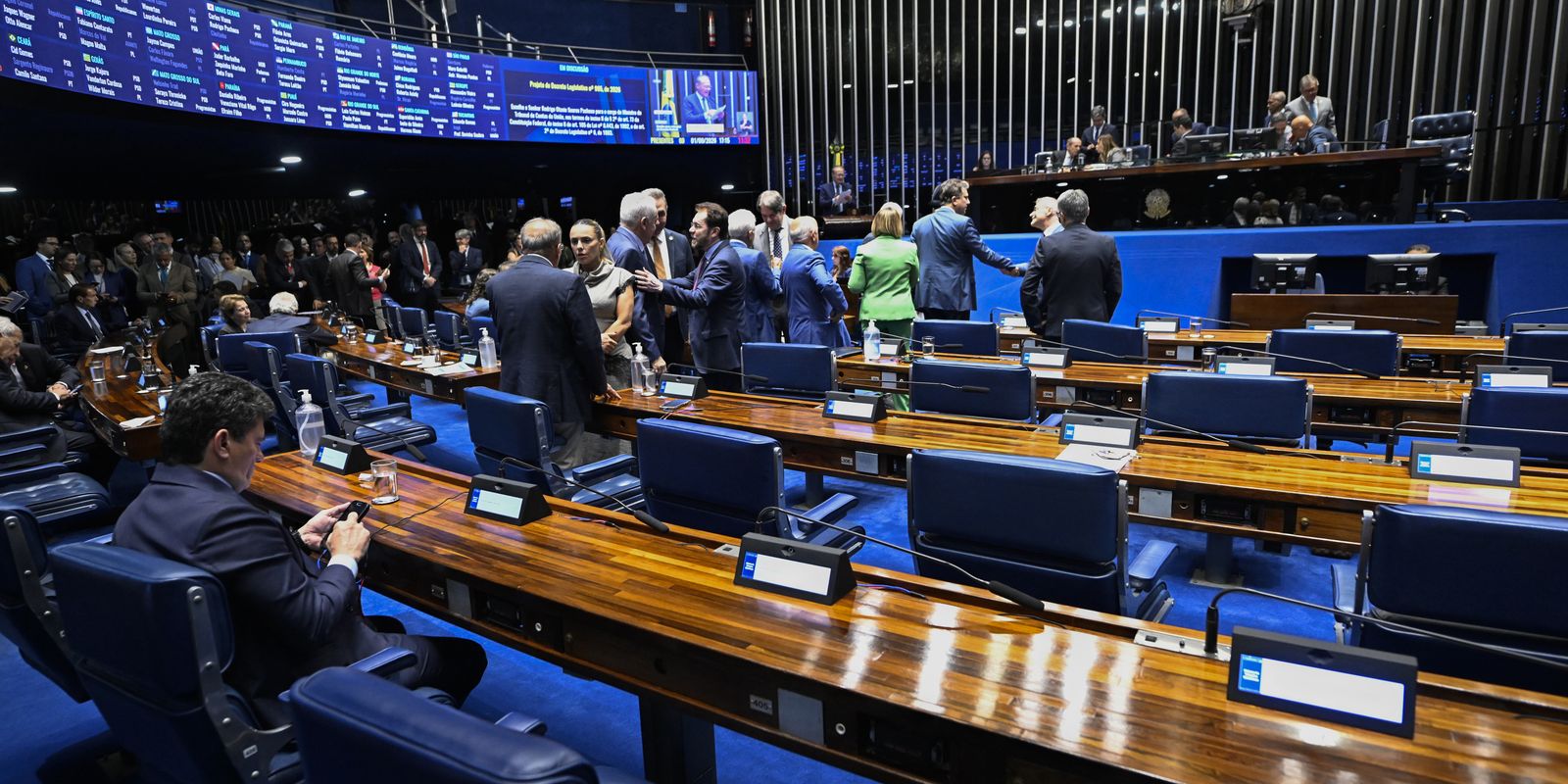Aziz acelera votação da PEC que acaba com escala 6x1 e fixa 40h