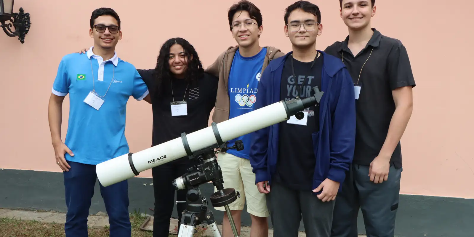 Biatriz e quatro jovens seguem para Olimpíada de Astronomia no Vietnã
