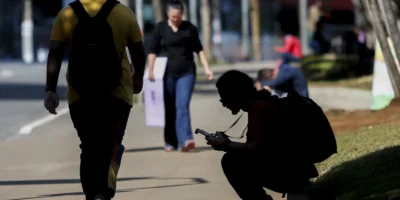 Brasil corta em 4,4 pontos taxa de jovens 'nem-nem' (2016-2024)