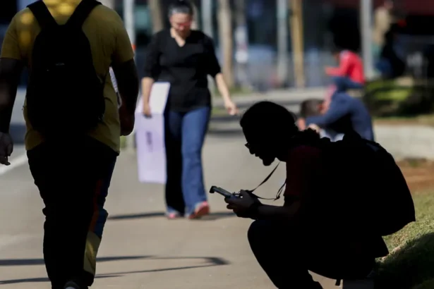 Brasil corta em 4,4 pontos taxa de jovens 'nem-nem' (2016-2024)