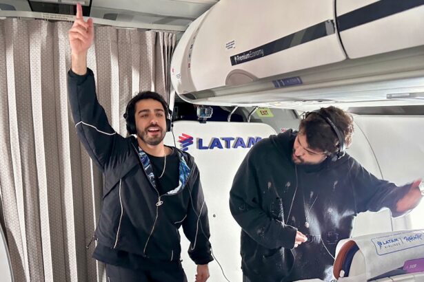 Cat Dealers tocam dentro de avião a 10 mil pés antes do Rock in Rio