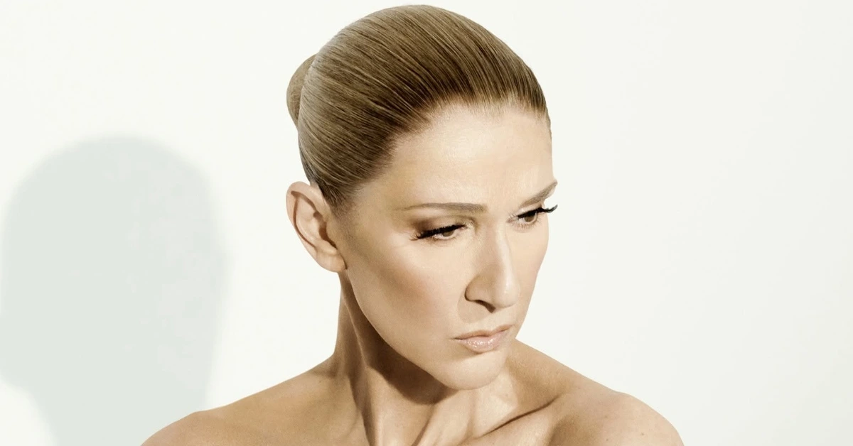 Céline Dion canta para fãs em hotel de Paris antes da nova turnê