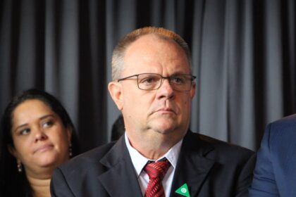 O ex-governador Belivaldo Chagas ao lado da candidata a vice-governadora Priscila Felizola